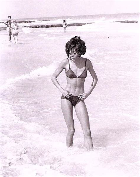 Diana Ross Having Fun On The Beach In Between Filming Of Lady Sings The