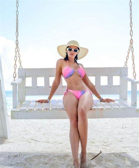 Livia Brito Eleva La Temperatura Con Atrevido Micro Bikini Desde La Playa Periodico Hoy Es