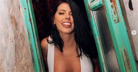 Adult Star Who Broke Back In Foam Pit Kissed 1000 Fans At Show While
