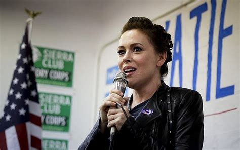 Alyssa Milano Wont Speak At Womens March Unless Its Leaders Condemn