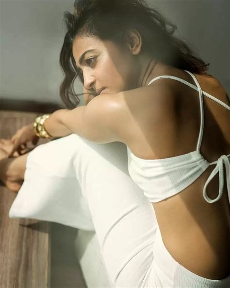 Radhika Apte Shares Breathtaking Pictures Check Out Her Sexiest Pictures Buziness Bytes