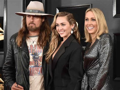 Miley Cyrus Parents All About Her Relationship With Dad Billy Ray And
