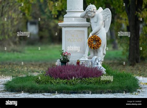 Der Grabstein Des Wolfgang Amadeus Mozart Im Friedhof St Marx Wien