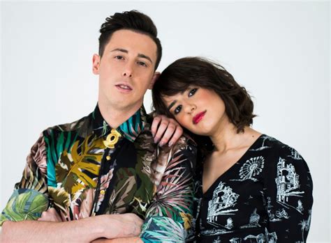 Senza farlo apposta è una canzone cantata da federica carta in coppia con il rapper shade, presentata durante la loro prima partecipazione al festival di sanremo, nell'edizione 2019. Federica Carta e Shade - Senza Farlo Apposta - Blogmusic.it