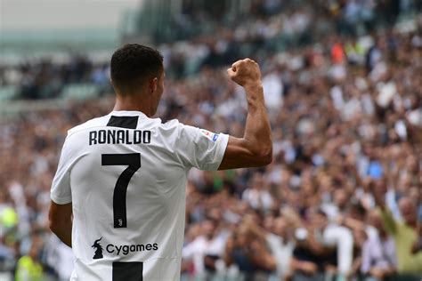 Yeni kulübü ise büyük ihtimalle juventus olacak. Cristiano Ronaldo comemora primeiros gols pela Juve ...