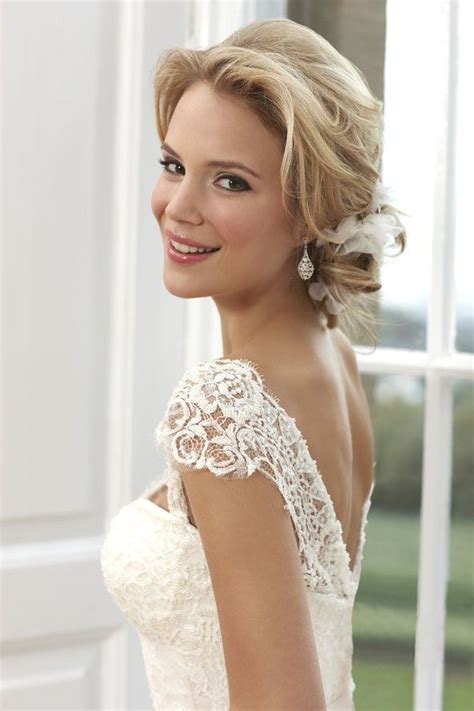 I'm not the best makeup person, but i did my own wedding makeup and hair. 13 steps to perfect wedding make-up, by Sarah Brock ...