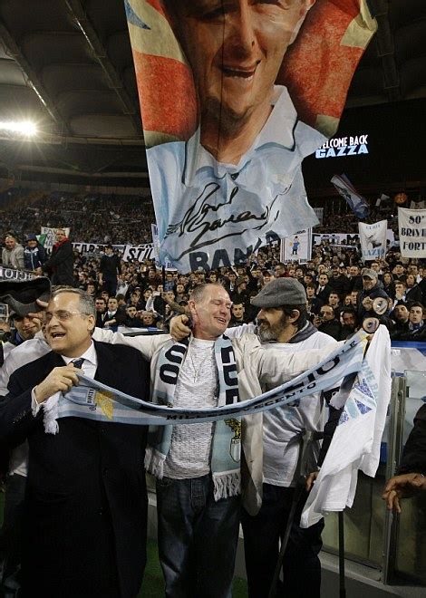 Centrocampista, nato a gateshead (regno unito) il 27 maggio 1967. Paul Gascoigne: Gazza given hero's welcome on return to ...