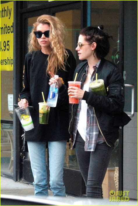 Kristen Stewart And Girlfriend Stella Maxwell Enjoy Smoothie Date Photo 1061109 Photo Gallery