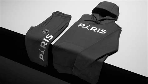 Utilizing white leather across the upper while mesh. Het vette Paris Saint Germain X Jordan joggingspak ...