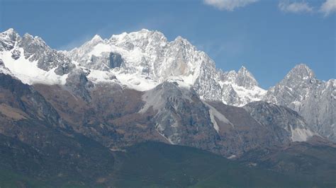 Yulong xueshan | jade dragon snow mountain from our hotel. 40 incredible photos of Xueshan in Taiwan : Places : BOOMSbeat
