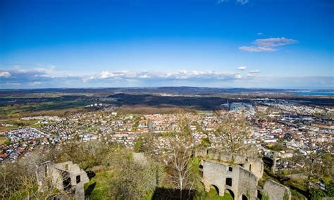 Vol Au Dessus Du Ch Teau De Hohentwil Avec En Toile De Fond La Ville