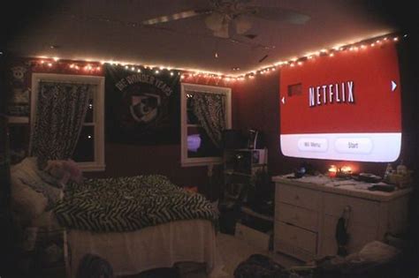 All i have to do is put the nebula onto a gorillapod, strap it to my headboard. Projector in bed. Totally need this. | Hipster room, Indie ...