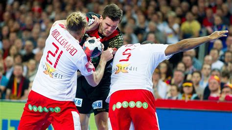 Der matchwinner heißt lars bender. Deutschland steht nach einem Sieg gegen Dänemark im ...