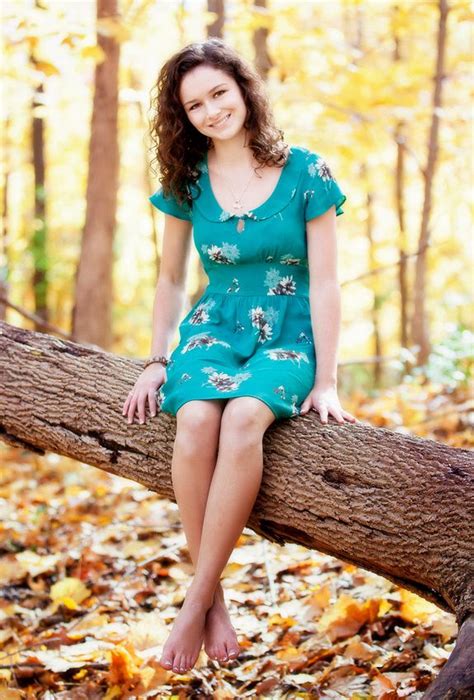 Pin By Grace Raad On Fall Girls Senior Portrait Photo Picture