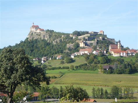 Altes rathaus regensburg, rathausplatz, регенсбург, германия. Bild "Blick vom Ort aus" zu Burg Riegersburg in Riegersburg