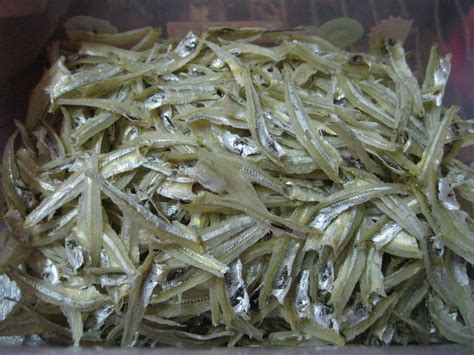 Ikan bilis mata biru boleh diperoleh dalam tiga gred iaitu gred a, gred b dan gred c. Dari Dapur Maklong: Bilis Mata Biru