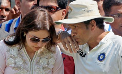 Sachin tendulkar hops on the twitter bandwagon. Twitter reaction to Sachin Tendulkar's speech