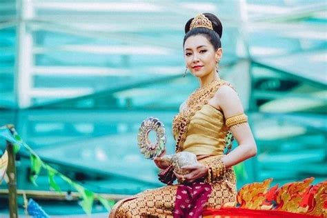 ปักพินโดย Rahayu Ki ใน Thai Traditional Style