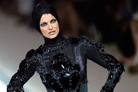 Linda Evangelista Desfigurada Tras Una Criolipólisis Estilo De Vida