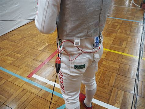 Jun 08, 2021 · 剣がスライドして伸びるようにすればええやん. 知ってる？色々なスポーツのルール・トリビア ～フェンシング ...
