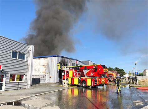 If you can not dial 911 or are in immediate danger or would like to report an emergency in person. L'incendie d'une entreprise maîtrisé par les sapeurs-pompiers