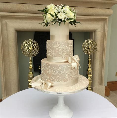 Bwc 1004 A Stylish Three Tier Wedding Cake Bloomsbury Cakes