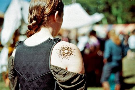Demikian adalah alternatif yang dapat kalian tempuh untuk mendapatkan video viral. Renaissance Festival Shoppes - Namesake Henna