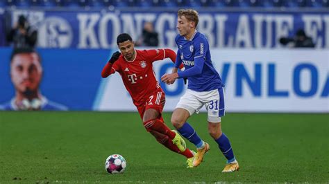 Mit david alaba und jérôme boateng sehen zwei verteidiger vor dem absprung. 2020/2021 | Bundesliga | 18 - FC Schalke 04 : FC Bayern ...