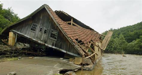 Der große regen ist vorbei, die pegel sinken wien/st. Das Leben nach dem Hochwasser 2002 vom 05.10.2002 um 08.00 ...