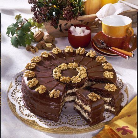 Die schokolade in stücke brechen. Schoko-Walnuss-Torte | Rezept | Leckere torten, Torten ...