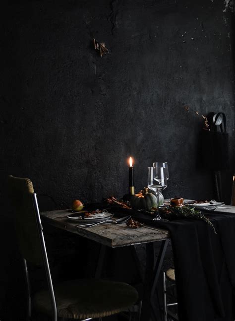 This 100% cotton printed table runner is an elegant way to transform your table for halloween dinner, themed parties or horror movies night. Conjure up a Dramatic Halloween Table Setting