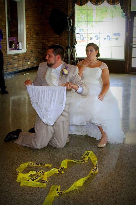 Funny Wedding Photos Garter Toss Wedding Humor