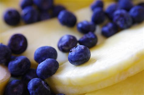 Berbeda dengan jenis makanan pastry yang bisa memberikan gas dan kembung, buah malah baik dikonsumsi untuk pencernaan. Gambar : menanam, buah, Berry, makanan, menghasilkan ...