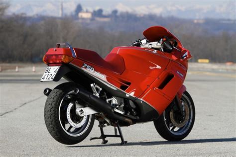 Ducati Paso 750 Motociclismo Depoca