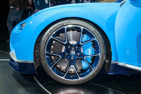 Hypercar Face Off Bugatti Chiron Vs Koenigsegg Regera Automobile