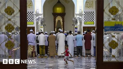 In Pictures Muslims Around The World Celebrate Eid Bbc News