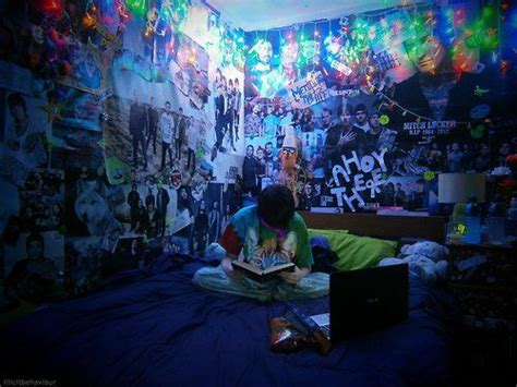 Need help redecorating your teen's bedroom? https://s-media-cache-ak0.pinimg.com/564x/84/e7/fa ...