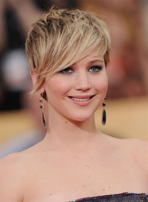 35 Beautiful Pixie Cut For Round Faces Women Hairdo Hairstyle