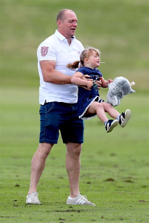 He was a member of the english squad which won the 2003 world cup. Mia Grace Tindall: Beim Polo stiehlt sie Prinz William die ...
