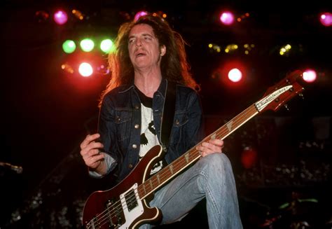 Late Metallica Bassist Cliff Burton To Be Celebrated With Virtual Event