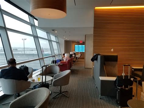 Review Completely Renovated American Airlines Admirals Club New York