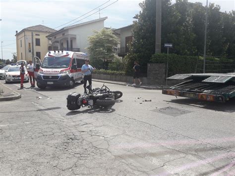 Scontro In Moto Gravi Ferite Per Un 40enne