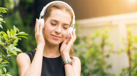 Why Do People Listen To Music 8 Common Reasons For Jamming Out Get That Right