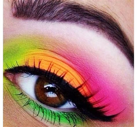 Learn how to make eyeshadow at home now including pigments, ingredients, steps, ideas and tips for homemade eyeshadows. Vibrant eye makeup | Eyes | Pinterest