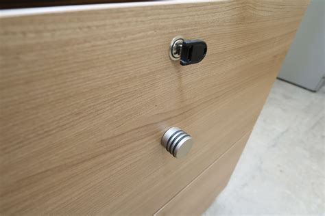 Hängeregister schrank 80 cm breit gebrauchte büromöbel. Assmann Hängeregister Schrank 5 OH Nussbaum