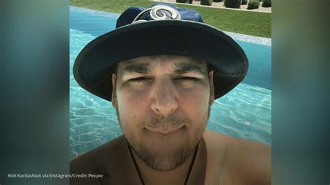 rob kardashian shares shirtless selfie in pool