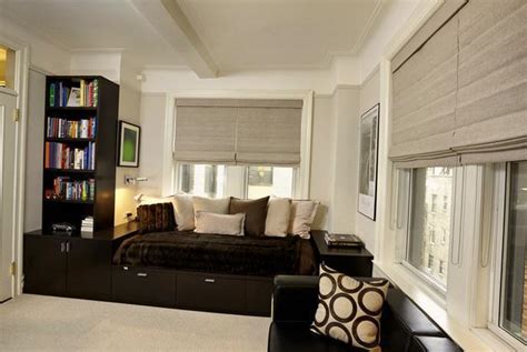 The window treatments you choose go a long way toward giving your living room personality. 25 Roman Shades and Curtain Ideas to Harmonize Modern ...