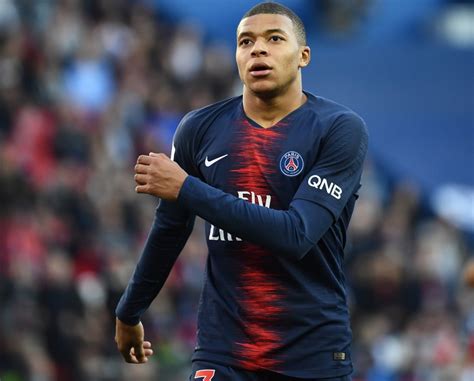 La prétention, c'est plutôt de se vanter de viser des choses qui ne sont pas du tout à ta portée, qui ne sont pas pour toi. Kylian Mbappé, ce phénomène qui fascine la Ligue 1