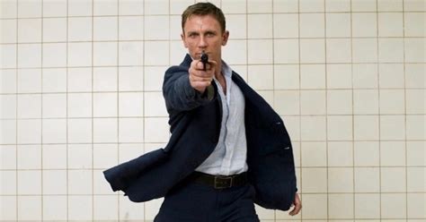 Квант милосердия / quantum of solace (2008). No Time To Die Pics Reveal Spoiler Involving Daniel Craig ...