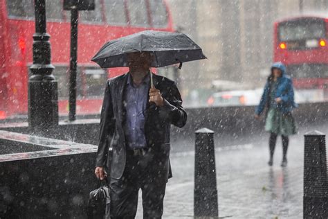 Uk Weather Thunderstorm Set To Hit London In Heatwave Washout